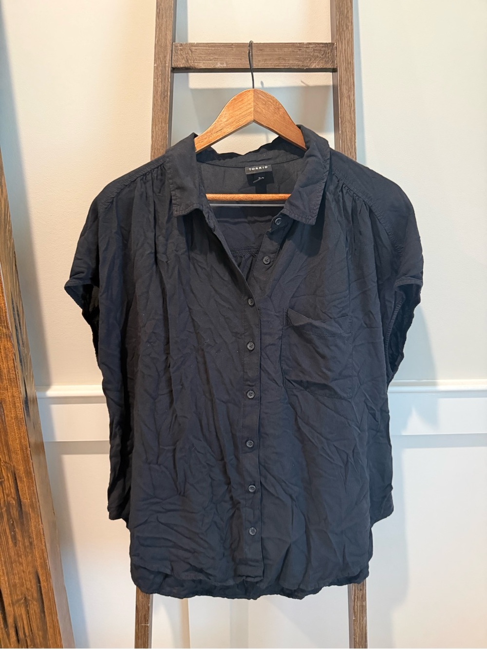 torrid Black Short-Sleeve Button-Down Shirt